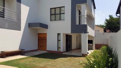 Cluster House For Rent in Bryanston, Sandton