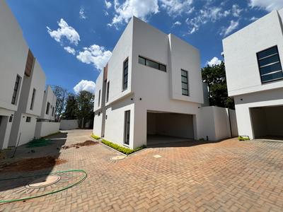 Cluster House For Sale in Hyde Park, Sandton